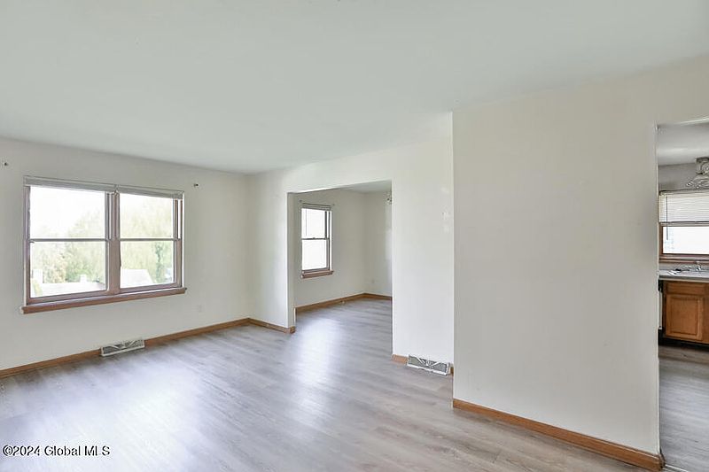 3rd image of 173 W Lawrence Street