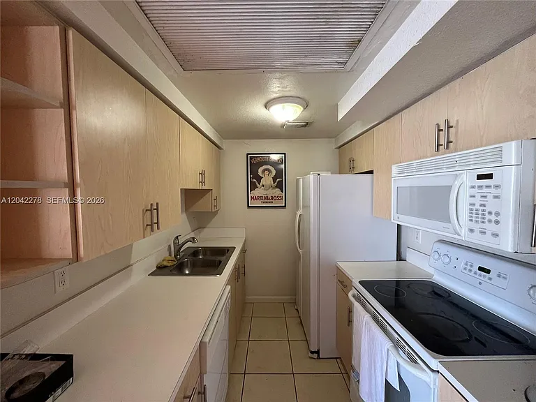 1185 Marseille Dr #309 — Photo 6