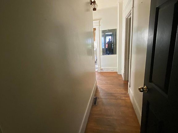 5th image of 1112 Stewart Ave SE