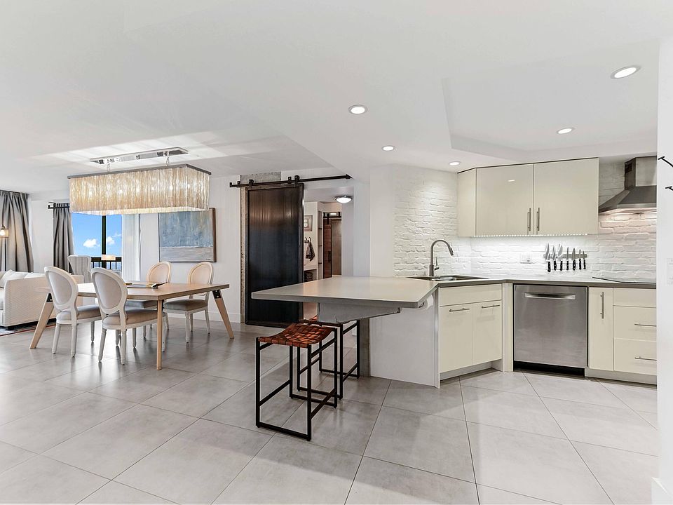 1st image of 2425 Presidential Way #1806
