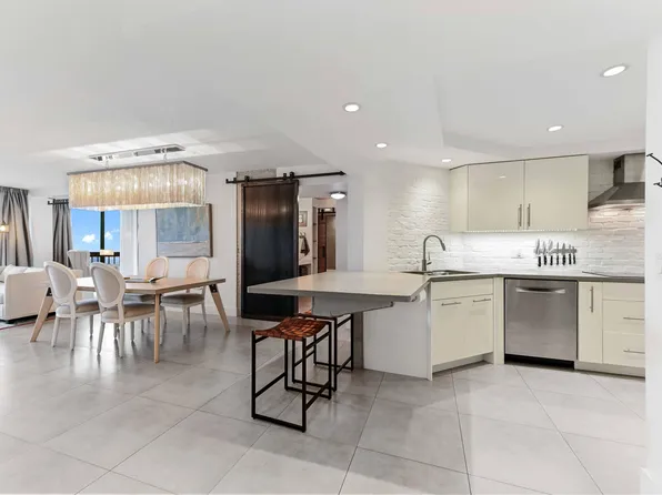 2425 Presidential Way #1806, West Palm Beach, FL 33401