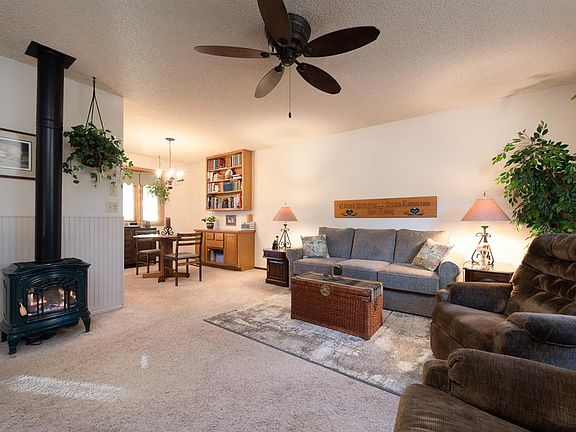 3rd image of 94 Arrowwood Dr