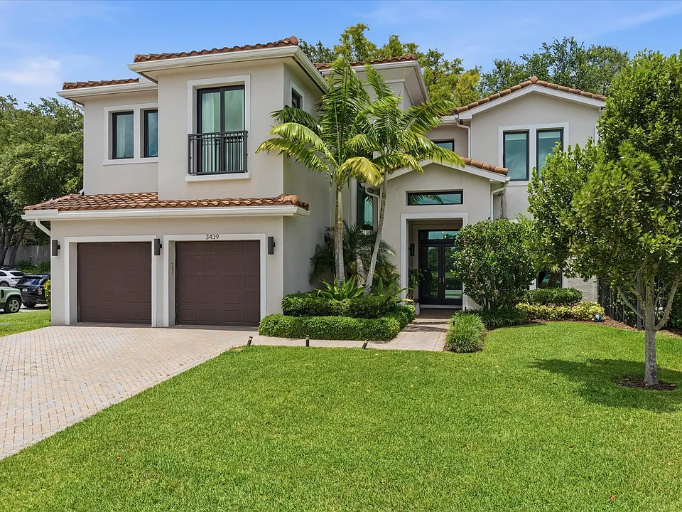 3439 Brookfield Cir N