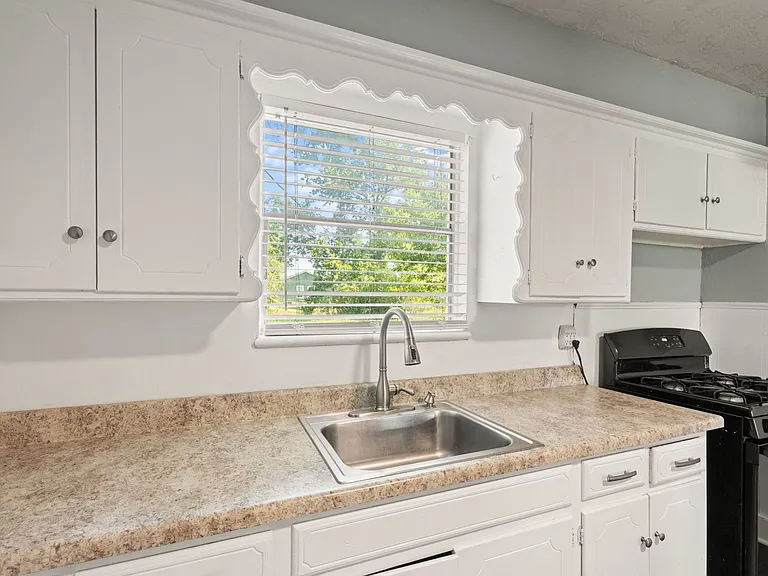 1029 Hoyt Ave — Photo 10