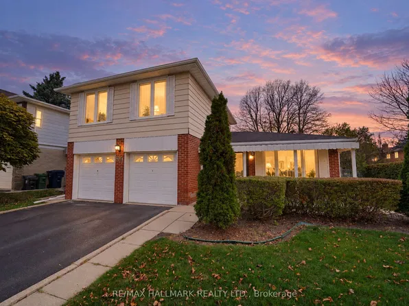 21 Queenscourt Dr, Toronto, ON M1T 2J4