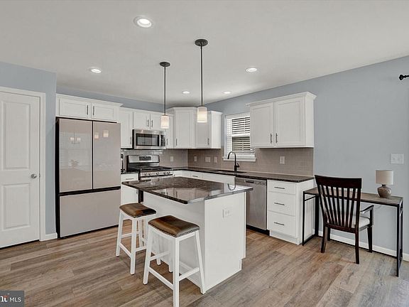 4th image of 17995 Dave Anne Cir