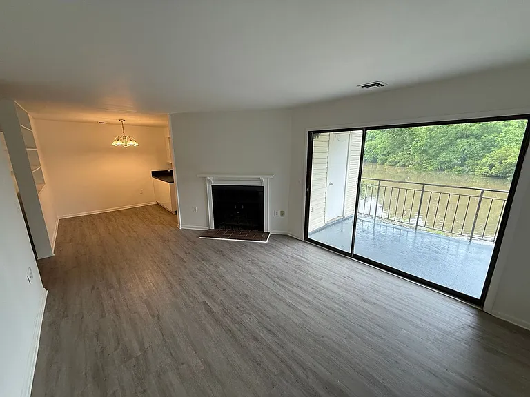 4822 Spring Lake Dr #D — Photo 8