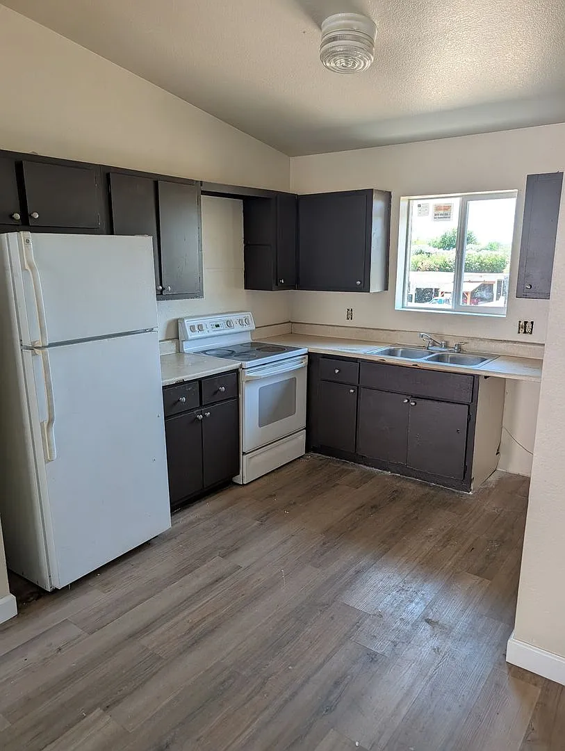 845 E Mahoney Ave — Photo 1