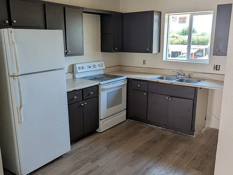 845 E Mahoney Ave — Photo 1