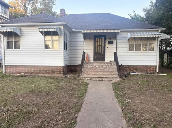 216 S Saint John Ave, Lyons, KS 67554
