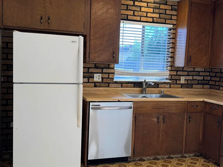 2859 Foskett Ave — Photo 9