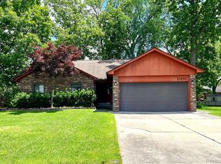 47800 Westbrook Ct, Chesterfield, MI