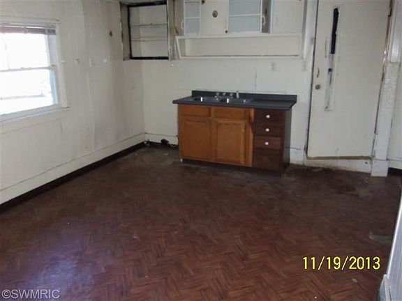 3rd image of 1135 Paw Paw Ave