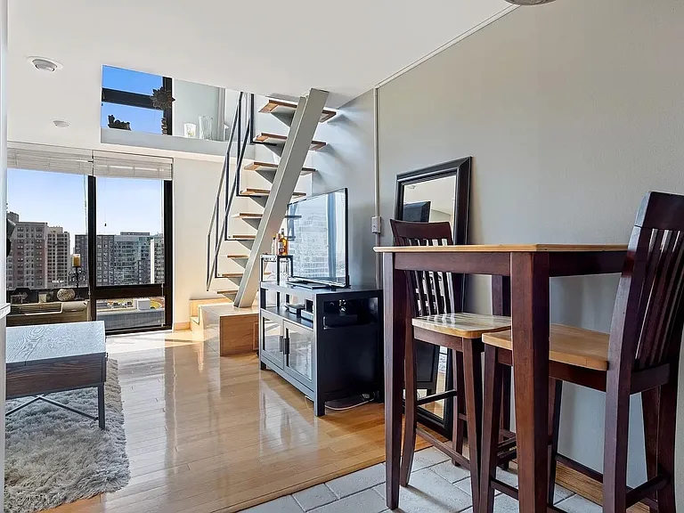 1221 N Dearborn St #1402N — Photo 2