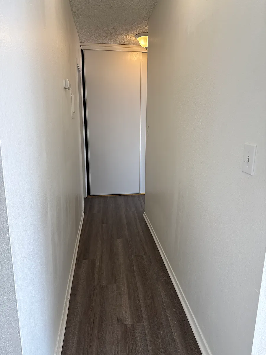 HALLWAY/HALLWAY CLOSET - MULTI FAMILY