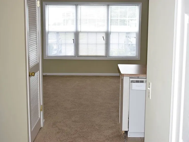 Clover Crossings Apartments — Photo 13