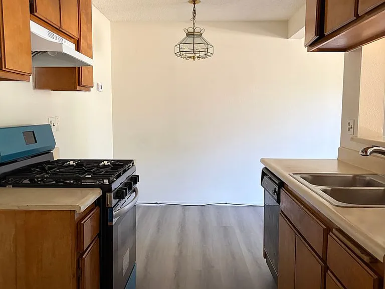 1827 E Avenue J #10 — Photo 6