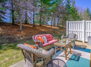 7131 Arthur Dr, Woodbury, MN 55125