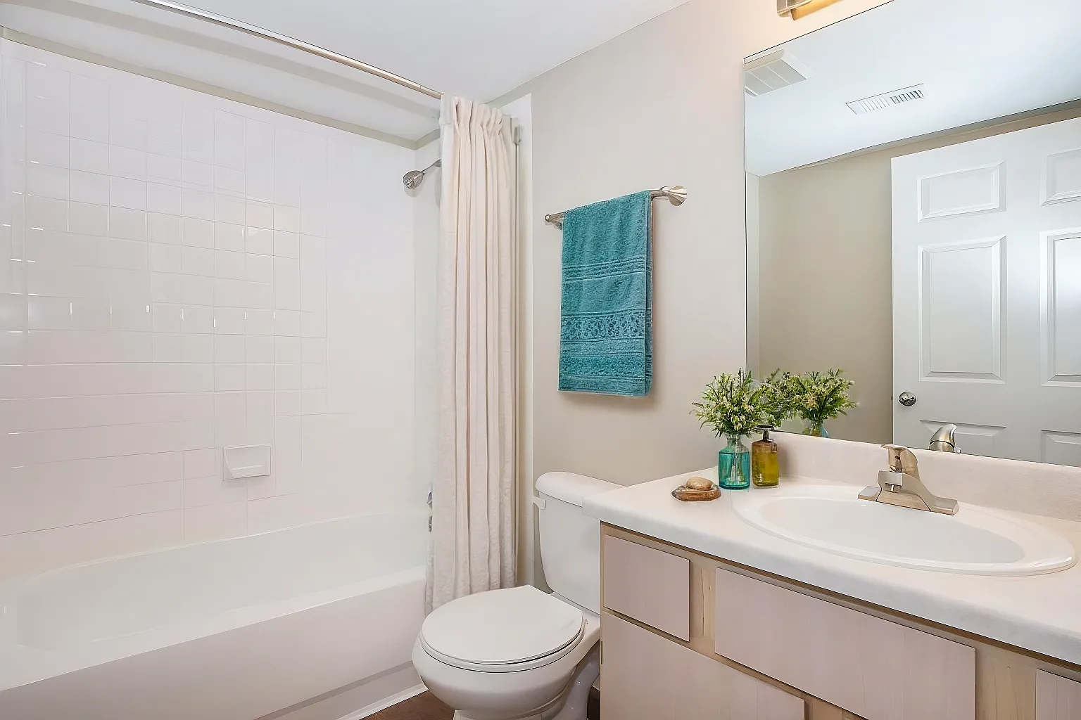 Kingsgate Apartments — Photo 4