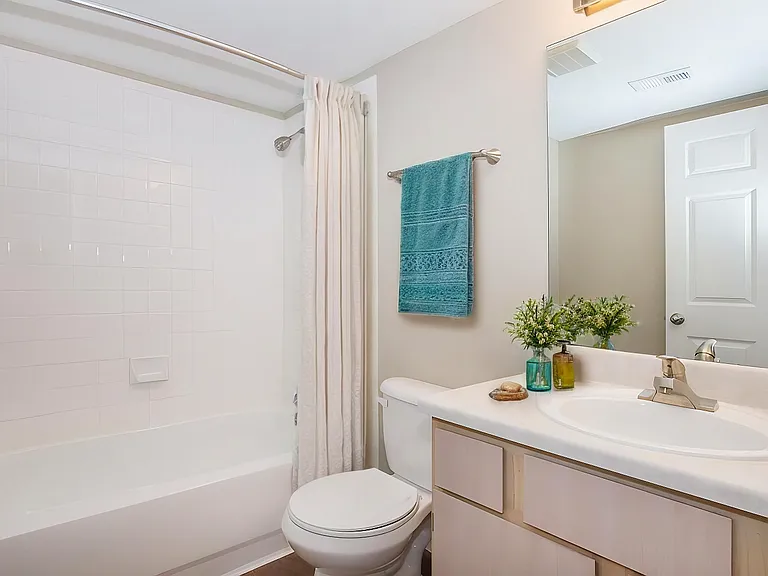 Kingsgate Apartments — Photo 4