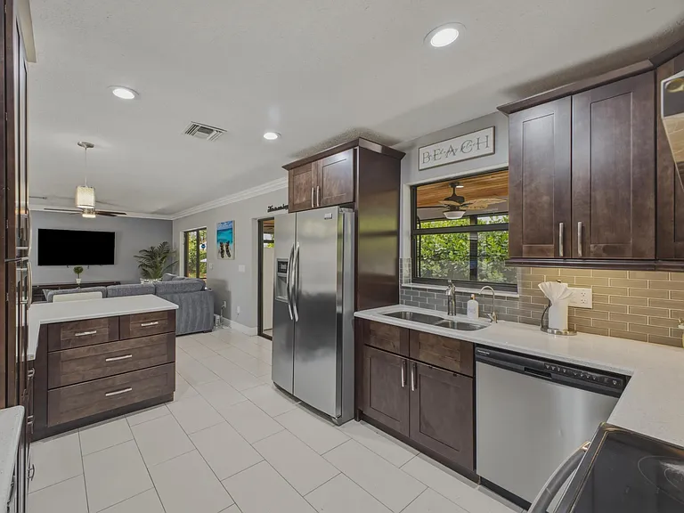 1127 Sea Pines Way — Photo 26