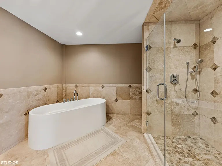 15020 King Dr — Photo 11