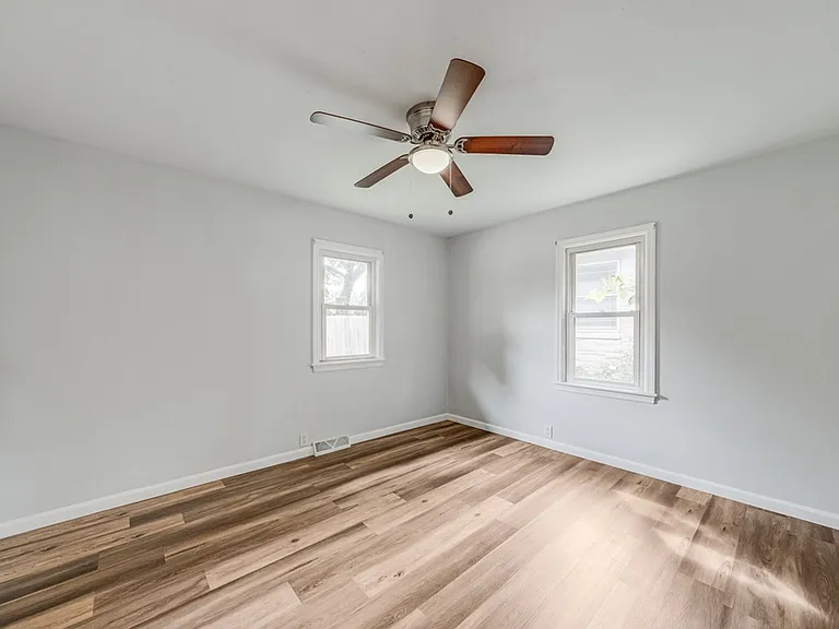 615 Breen Dr — Photo 13