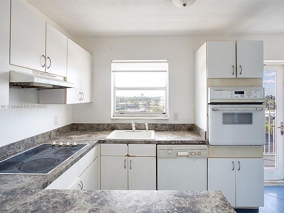 5th image of 1536 SE 15th Ct APT 508