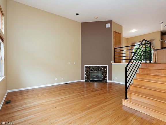 2nd image of 2542 W Bloomingdale Ave Unit 1