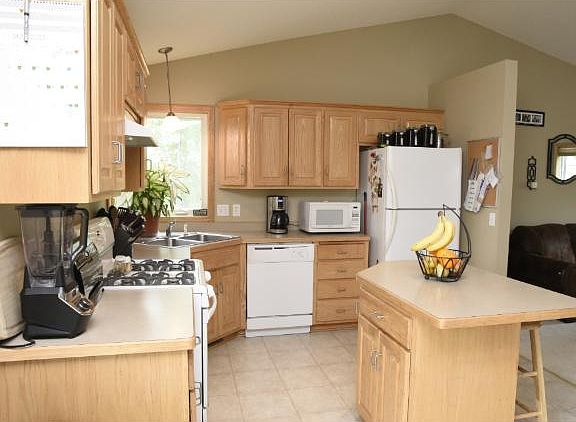 3rd image of 720 S Lewis Ave