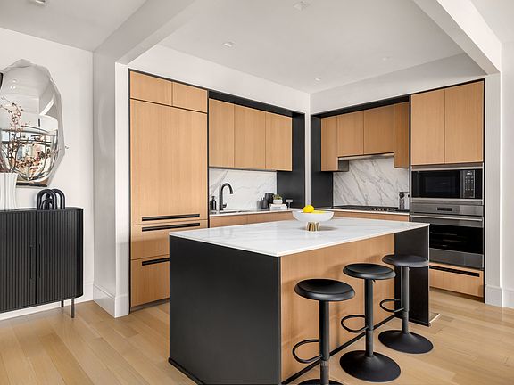 4th image of 215 E 19th St #11D