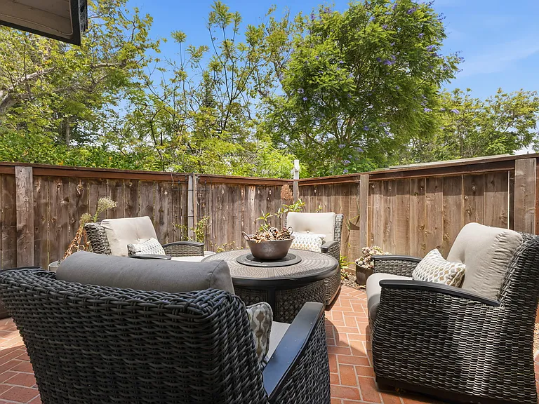 2033 Shady Tree Ln — Photo 20