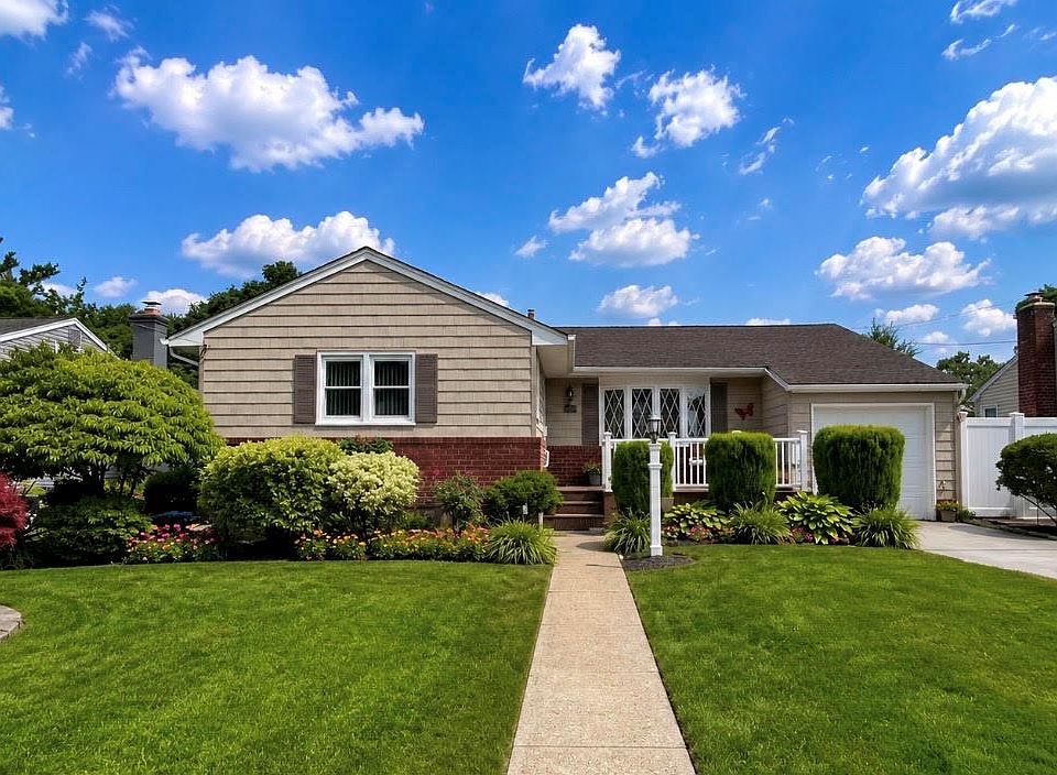 1st image of 32 Taylor Drive