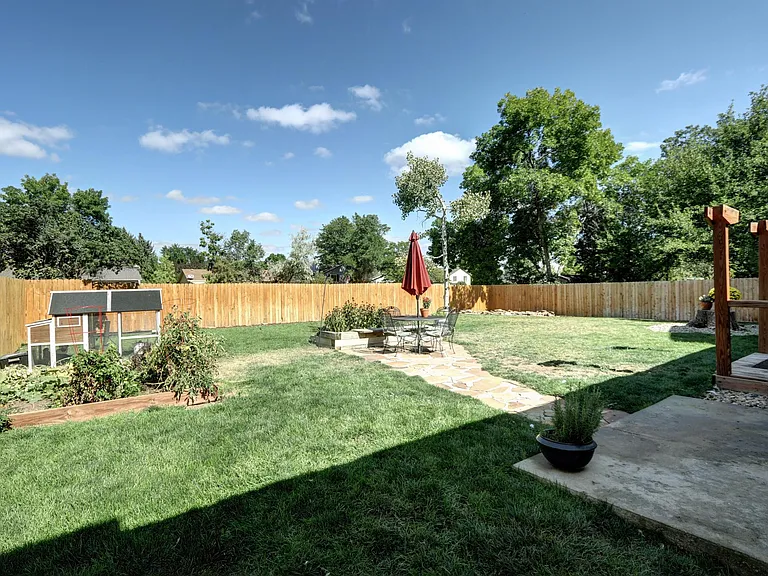 821 W 36th St — Photo 23