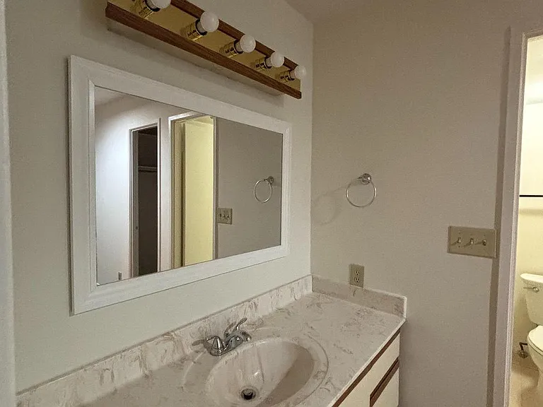 8370 Greensboro Dr #422 — Photo 13