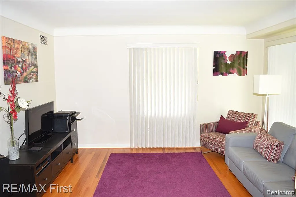 2 bed, 1100 sqft, $1,750 — Photo 4