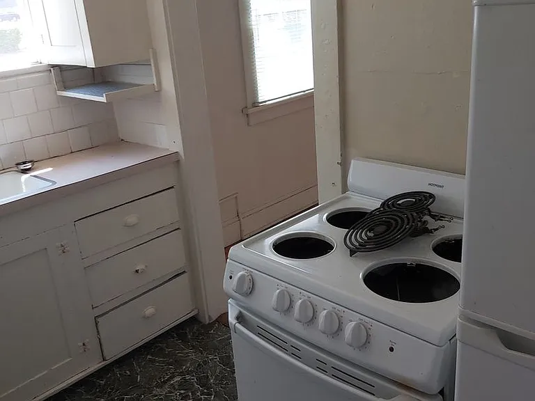 Avondale Apartments — Photo 53