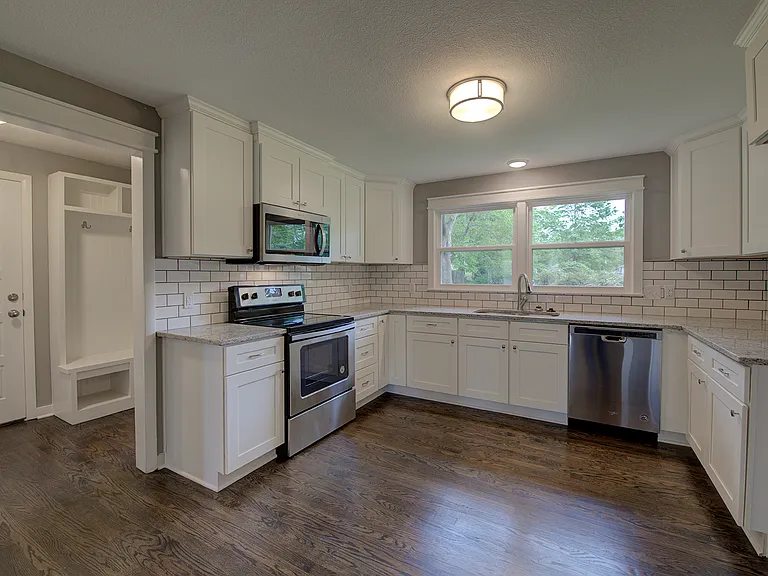 4413 N Grand Ave — Photo 8
