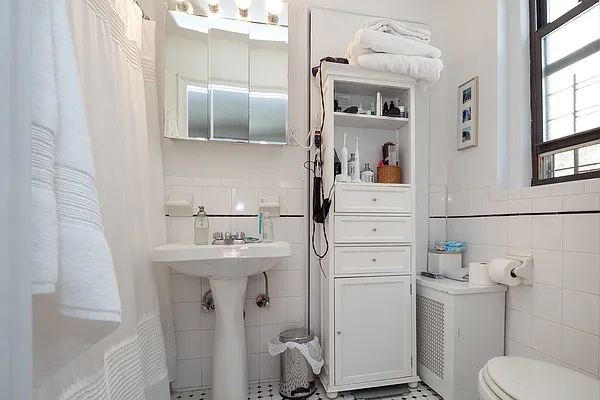 Rented by Rita S Citrin, LREB | media 24