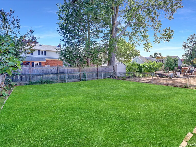 322 Harvard Rd S — Photo 19