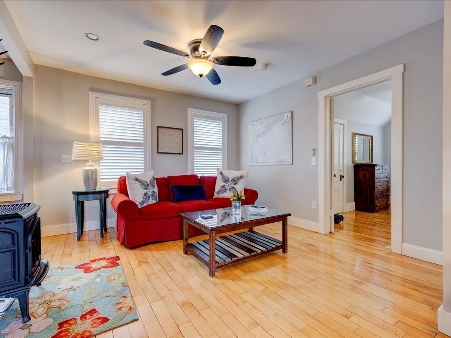 East End Beauty With Water Views — Photo 4