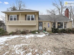 9225 Wenonga Rd, Leawood, KS 66206