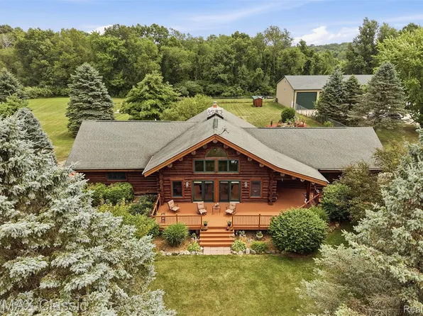 6900 Eveline Dr, Holly, MI 48442