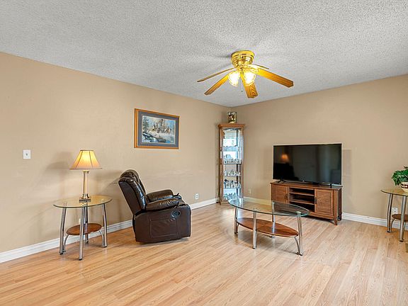 2nd image of 405 W Rosewood Cir