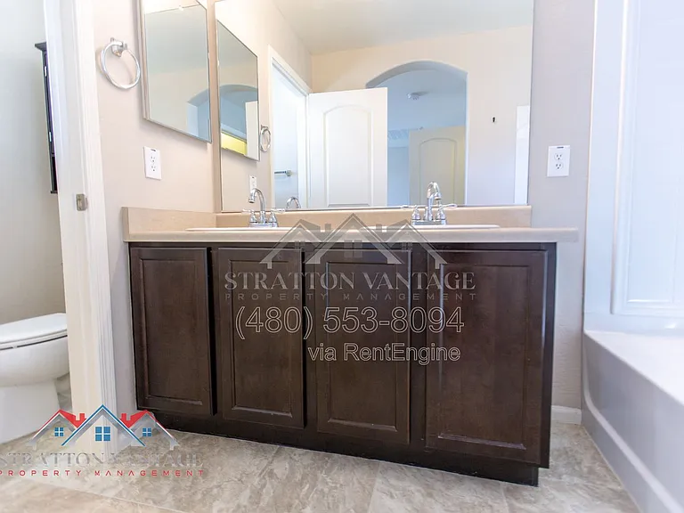2218 N 77th Dr — Photo 40