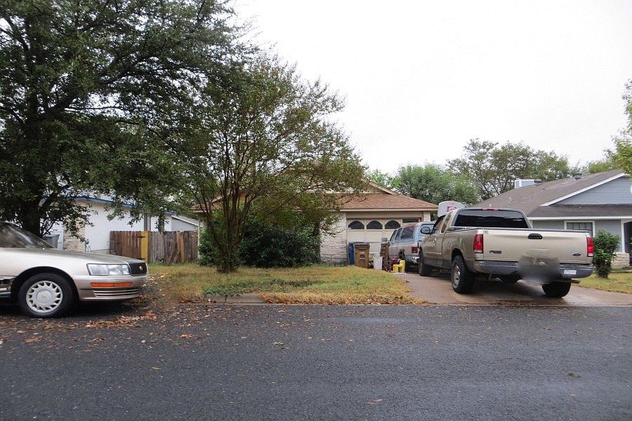 1st image of 925 Peggotty Pl