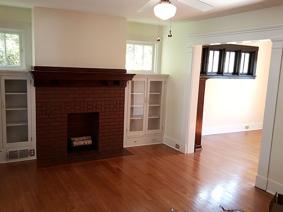 Hardwood Floors & built-ins