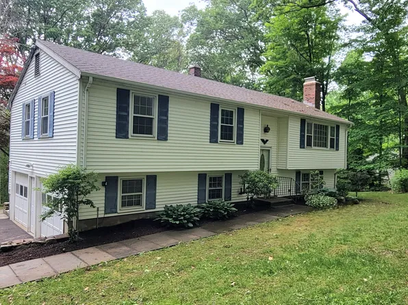 550 West Lake Avenue, Guilford, CT 06437