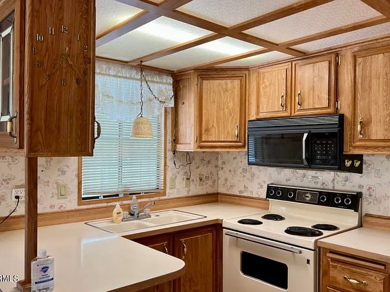 210 E Mesa Dr — Photo 10