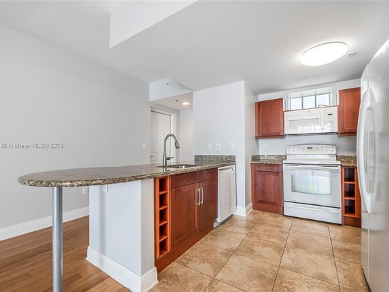 7280 SW 89th St #D501, Miami, FL 33156